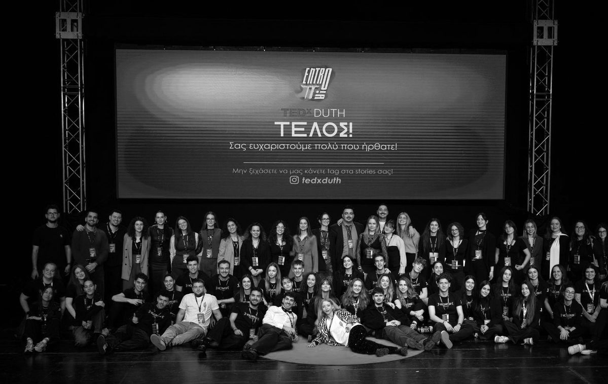 Η ομάδα του TEDxDUTH στη σκηνή μετά την εκδήλωση